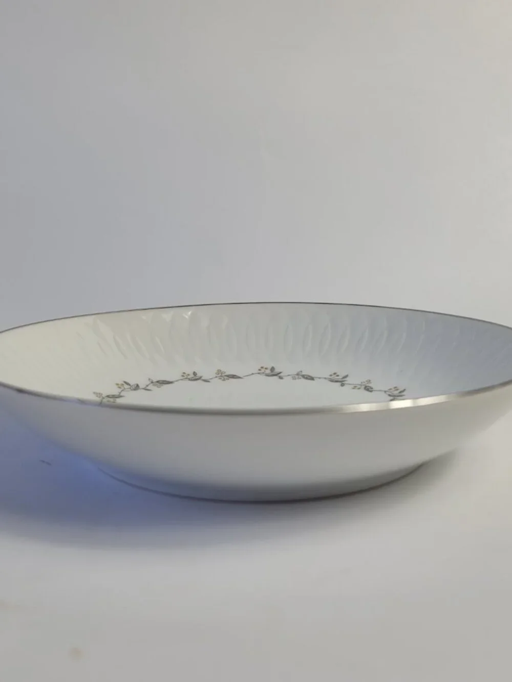 FOUR Sango Carillon Soup Bowls White Gold Berries Platinum Leaves